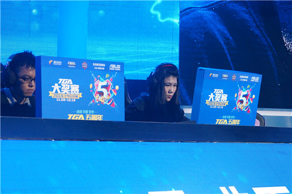 TGA2015冬季大奖赛现场图集：美女选手登台竞技