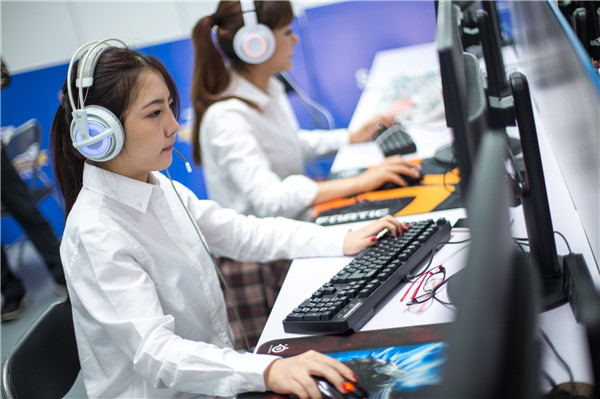 TGA冬季赛22日高清图集：女子战队成靓丽风景