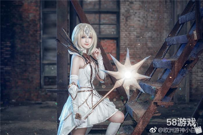 LOL大元素使拉克丝COS, 你将会屈服于光明