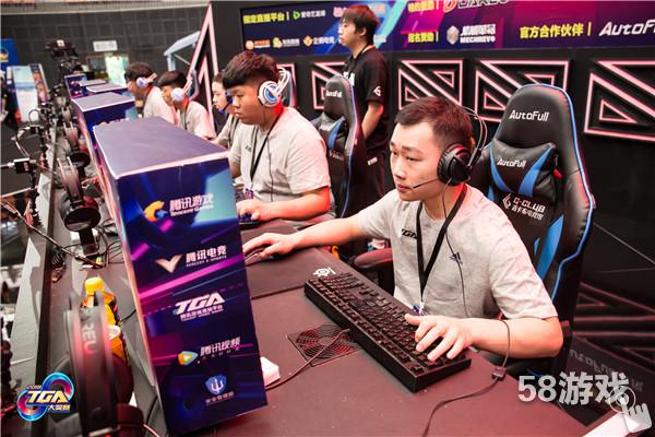 2018TGA大奖赛重庆站CF比赛图集:全神贯注只